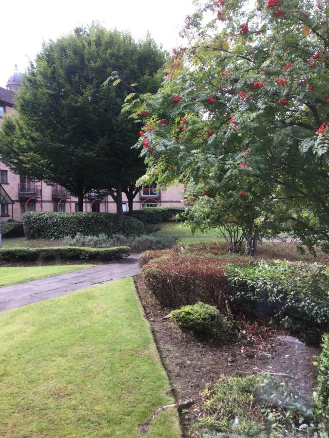 2 Bed City Apartment With Parking Glasgow Esterno foto